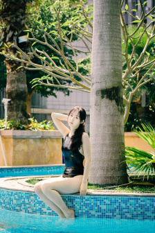 《年轻的女教师在线观看